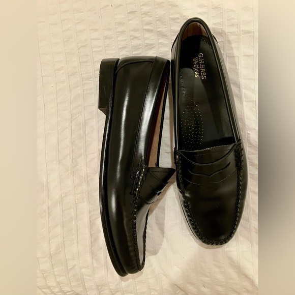 G.H. Bass Women's Whitney Weejun in Black - Picture 5 of 10